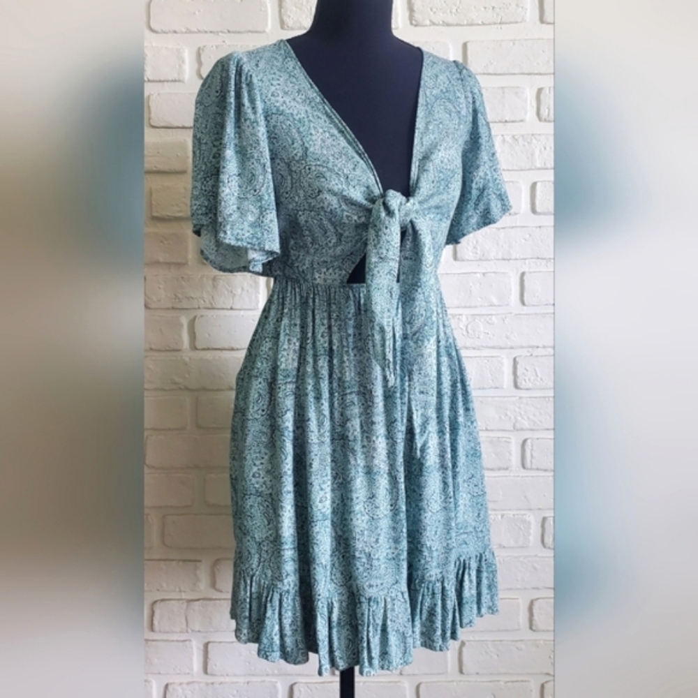 Lush Tie Front Cut Out Mini Dress Flutter Sleeves Ruffle Hem Green Paisley Small